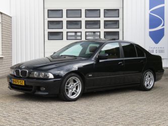 BMW E39 530i Sedan