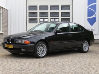 BMW E39 528i Sedan