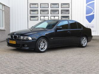 BMW E39 530i Sedan