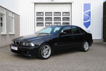 BMW E39 530i Sedan