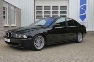 BMW E39 530i Sedan