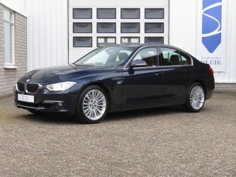 BMW F30 328i Sedan