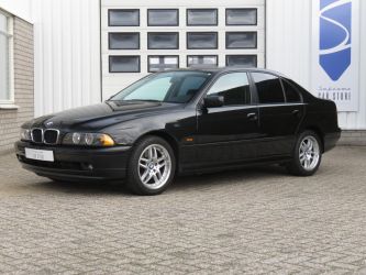 BMW E39 530i Sedan