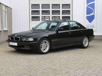 BMW E38 728i