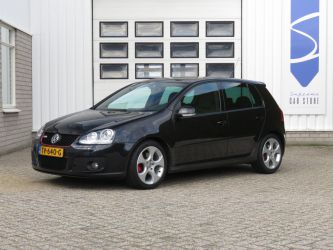 VOLKSWAGEN Golf V