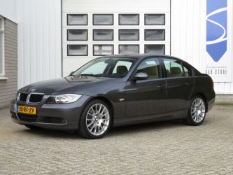 BMW E90 320i